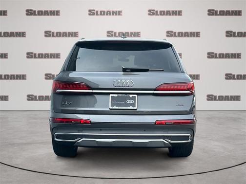 2022 Audi Q7 45 Premium Plus
