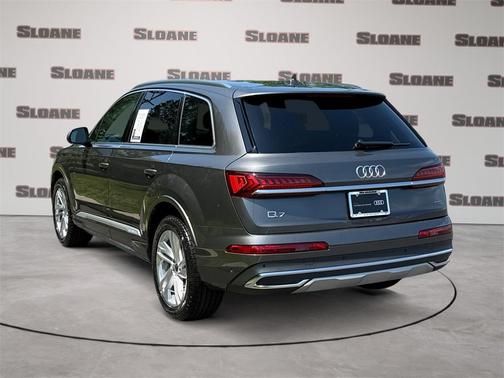 2022 Audi Q7 45 Premium Plus