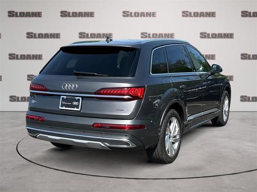 2023 Audi Q7 45 Premium Plus