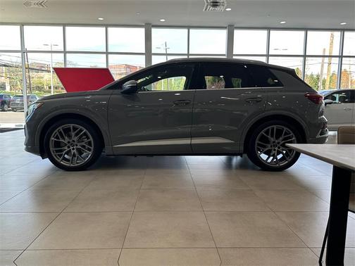2025 Audi Q4 e-tron 55 quattro Premium