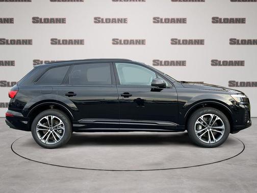 Mythos Black Metallic 2026 Audi Q7 45 Premium