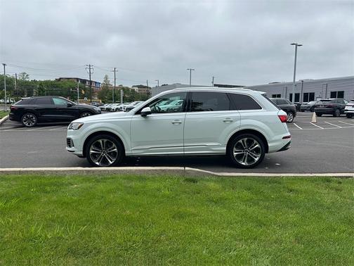 2023 Audi Q7 55 Premium Plus