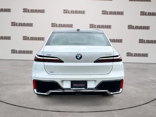 Mineral White Metallic 2025 BMW 740 i xDrive