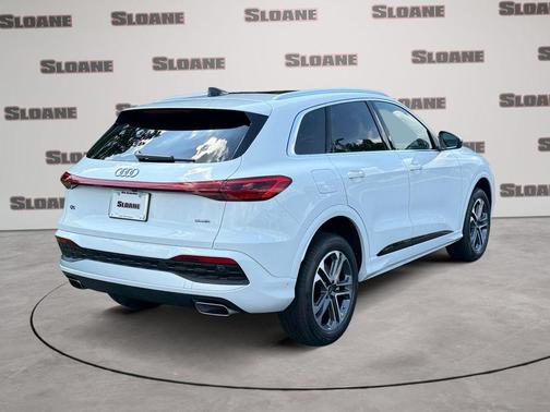 Glacier White Metallic 2025 Audi Q5 2.0T quattro Premium