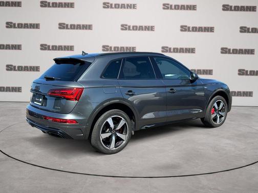 Daytona Gray Pearl Effect 2024 Audi Q5 45 S line quattro Premium