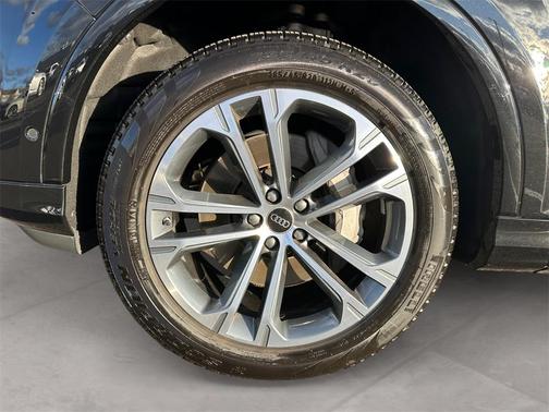 2025 Audi Q7 45 Premium Plus