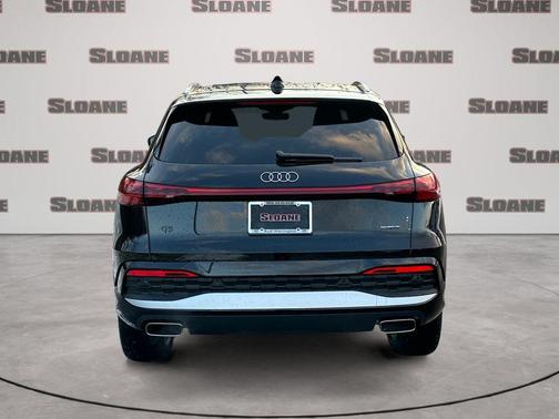 Mythos Black Metallic 2025 Audi Q5 2.0T quattro Premium