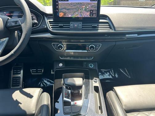 Glacier White Metallic 2025 Audi SQ5 3.0T Premium Plus