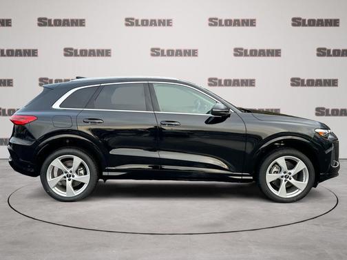 Mythos Black Metallic 2025 Audi Q5 2.0T quattro Premium