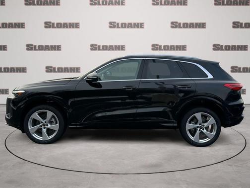 Mythos Black Metallic 2025 Audi Q5 2.0T quattro Premium