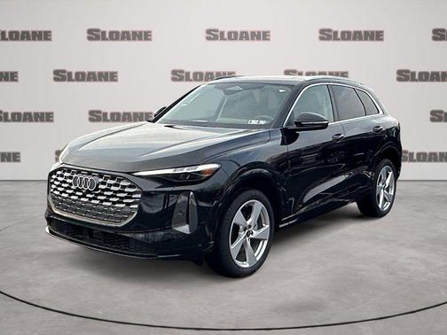 Mythos Black Metallic 2025 Audi Q5 2.0T quattro Premium