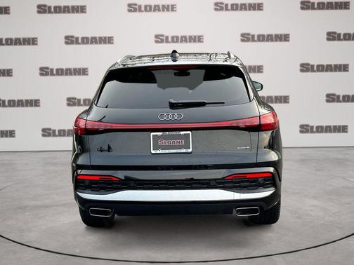 Mythos Black Metallic 2025 Audi Q5 2.0T quattro Premium