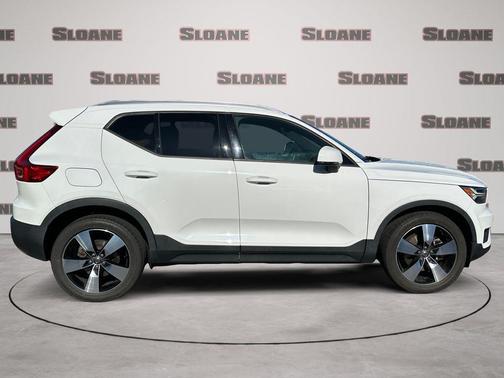 Ice White 2020 Volvo XC40 T5 Momentum