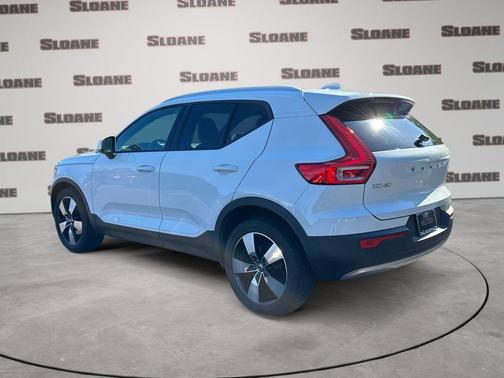 Ice White 2020 Volvo XC40 T5 Momentum