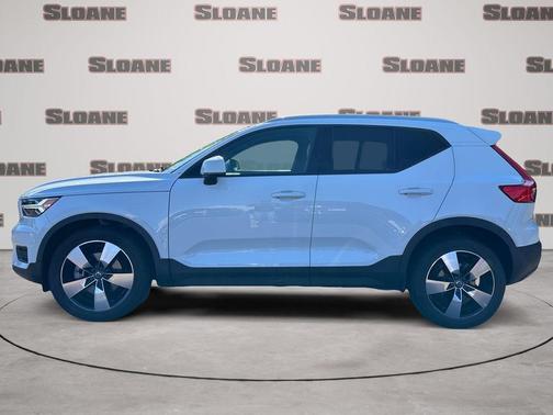 Ice White 2020 Volvo XC40 T5 Momentum