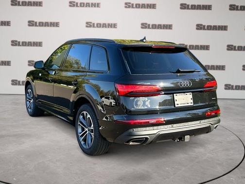 Mythos Black Metallic 2026 Audi Q7 45 Premium