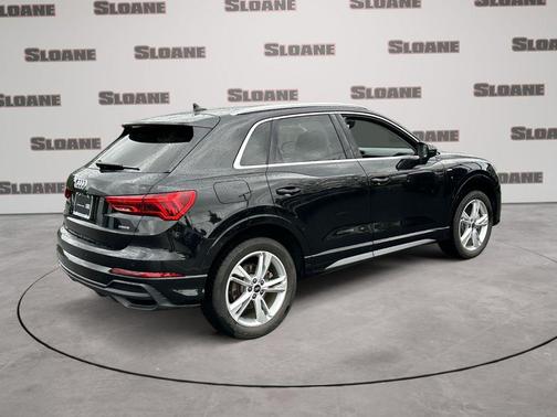 Mythos Black Metallic 2023 Audi Q3 45 S line Premium