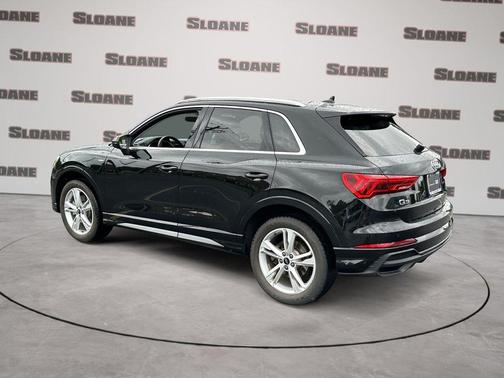 Mythos Black Metallic 2023 Audi Q3 45 S line Premium