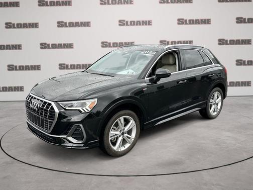 Mythos Black Metallic 2023 Audi Q3 45 S line Premium