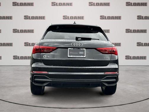 Mythos Black Metallic 2023 Audi Q3 45 S line Premium