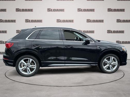 Mythos Black Metallic 2023 Audi Q3 45 S line Premium