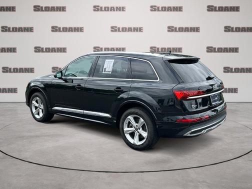 Mythos Black Metallic 2023 Audi Q7 45 Premium