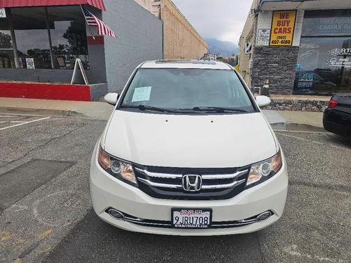 White 2016 Honda Odyssey Touring Elite