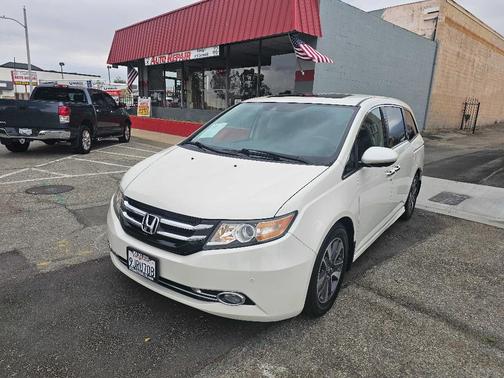 White 2016 Honda Odyssey Touring Elite