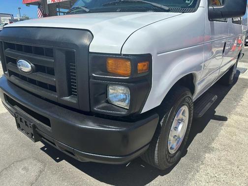 2014 Ford E350 Super Duty XL