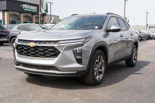 Sterling Gray Metallic 2025 Chevrolet Trax LT