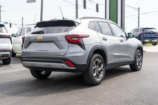 Sterling Gray Metallic 2025 Chevrolet Trax LT