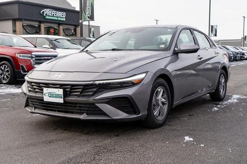 2024 Hyundai ELANTRA SE