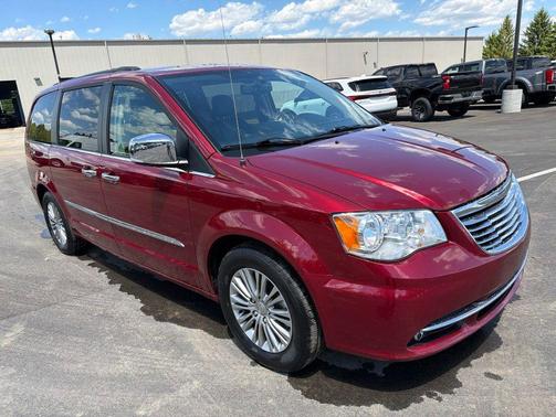 Brilliant Black Crystal Pearlcoat 2014 Chrysler Town & Country Touring-L