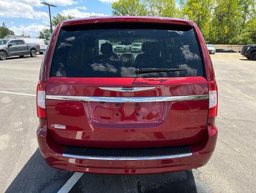 Brilliant Black Crystal Pearlcoat 2014 Chrysler Town & Country Touring-L