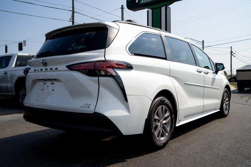 2022 Toyota Sienna XLE