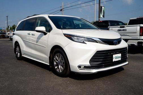 2022 Toyota Sienna XLE
