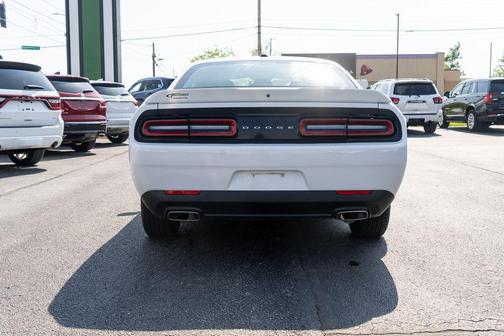 White Knuckle Clearcoat 2019 Dodge Challenger SXT