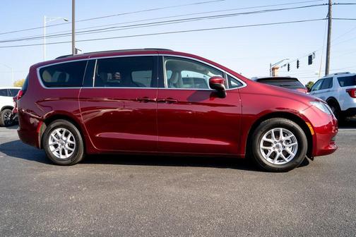 2021 Chrysler Voyager LXI