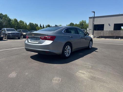 Sterling Gray Metallic 2023 Chevrolet Malibu FWD 1LT