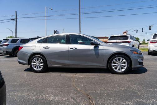 Sterling Gray Metallic 2023 Chevrolet Malibu FWD 1LT