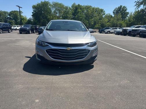 Sterling Gray Metallic 2023 Chevrolet Malibu FWD 1LT