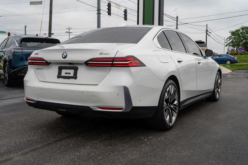 White Metallic 2024 BMW 540 xDrive