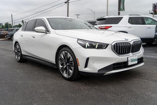 White Metallic 2024 BMW 540 xDrive