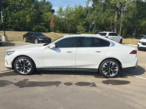 White Metallic 2024 BMW 540 xDrive