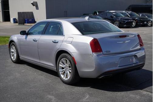 2016 Chrysler 300 S