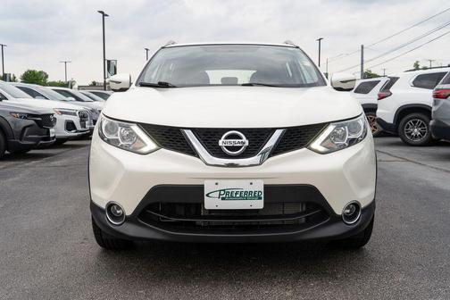 Pearl White 2017 Nissan Rogue Sport SV