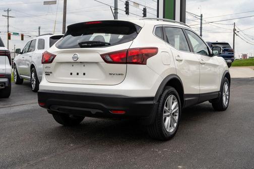 Pearl White 2017 Nissan Rogue Sport SV