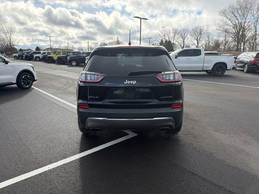 Diamond Black Crystal Pearlcoat 2019 Jeep Cherokee Limited