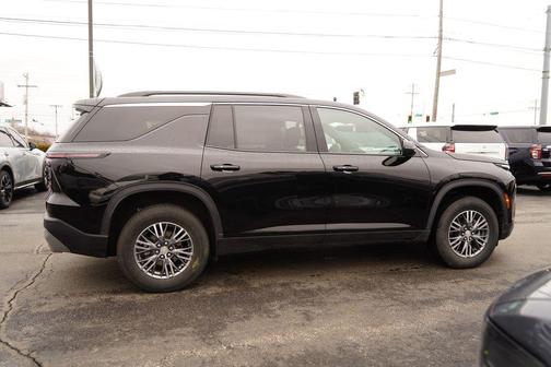 2025 Chevrolet Traverse LT