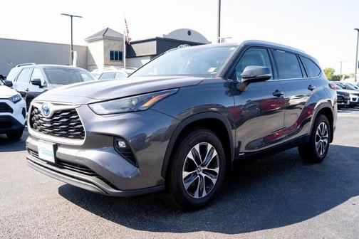 2022 Toyota Highlander Hybrid XLE